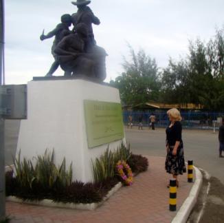 Head of delegation Rt Hon. Baroness Ann Taylor of Bolton laid the wreath