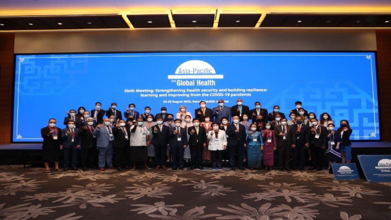 Participants of the 6th Forum Meeting